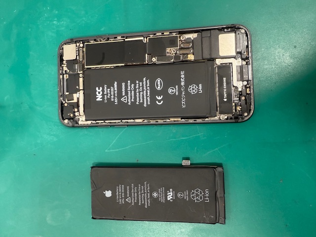 iPhone 8のバッテリー交換を行いました！｜作業時間60分・安心の3ヶ月保証つき★スマホ修理工房高岡赤祖父店